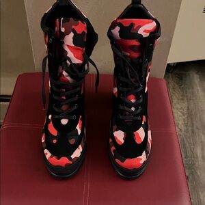 Stylish Red Camouflage Lace-Up Women's Boots